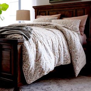 King/Cal King Linden Street Abigail Medallion Mid weight Reversible